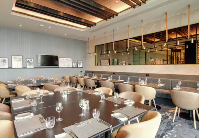 Restaurant Lobby 